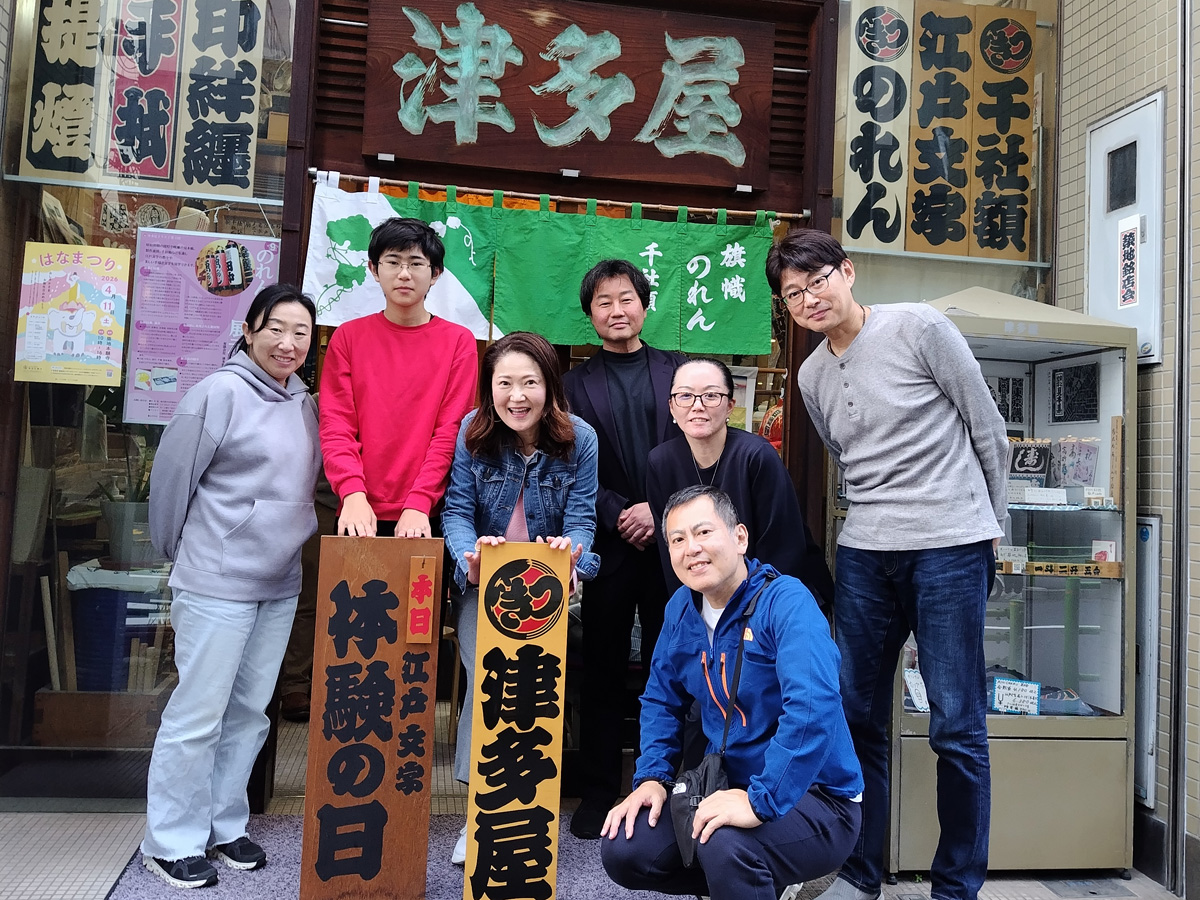 築地で開催された江戸文字体験会。